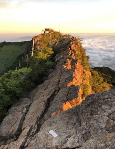 石鎚山天狗岳御来光
