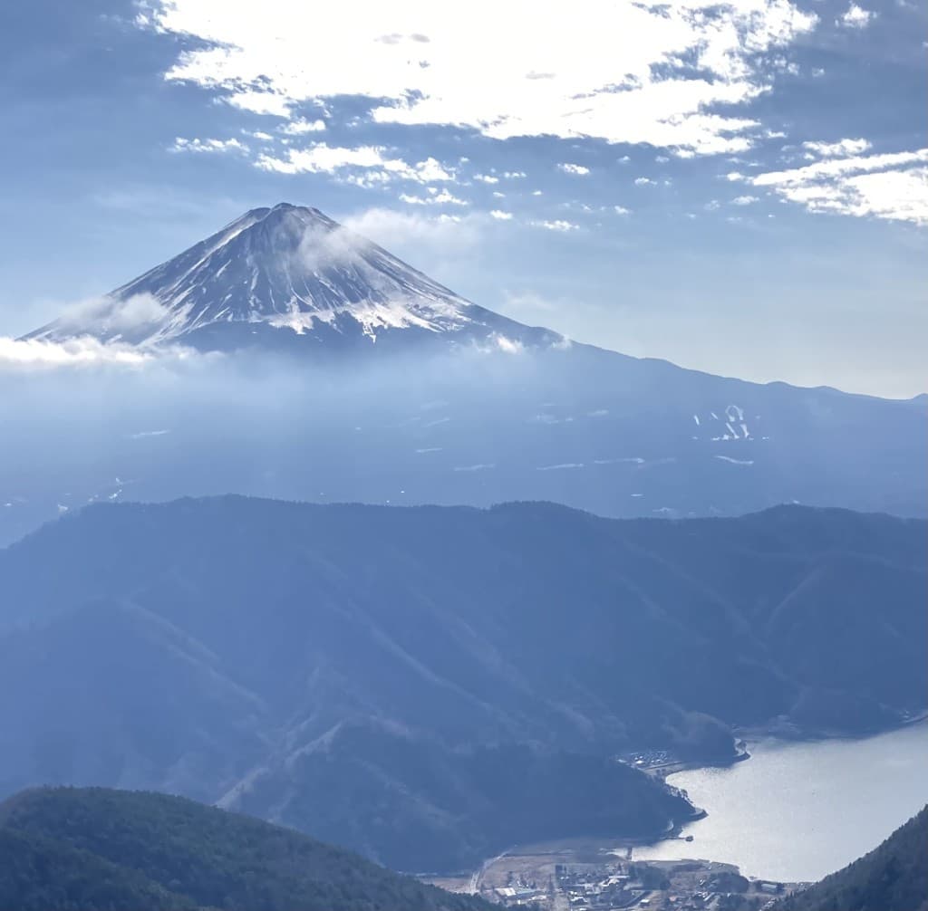鬼ヶ岳から十二ヶ岳・新春富士展望の山旅参考画像:0