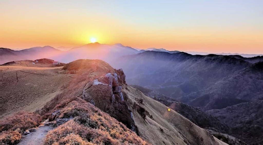 (訂正)剣山～三嶺縦走！剣山ヒュッテ1泊、剣山のご来光企画🌄参考画像:0